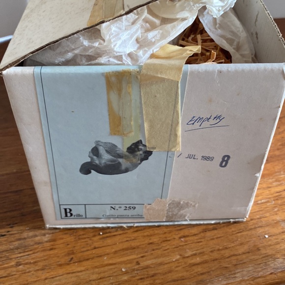 Vintage 1989 NAO by Lladro porcelain cat playing with ball of yarn figurine - Picture 8 of 11